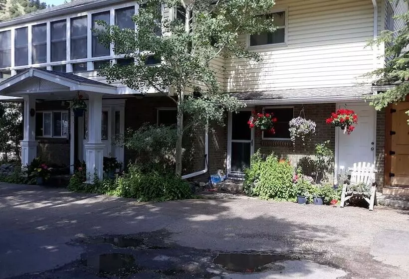 Motelli Columbine Inn