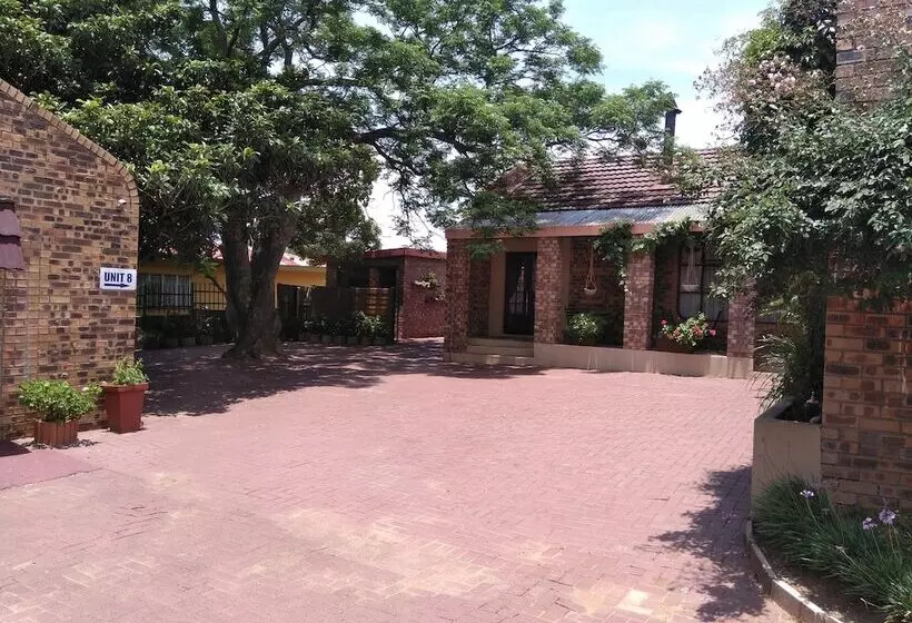 ペンション Khokha Moya Guesthouse