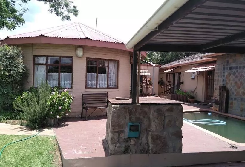 ペンション Khokha Moya Guesthouse