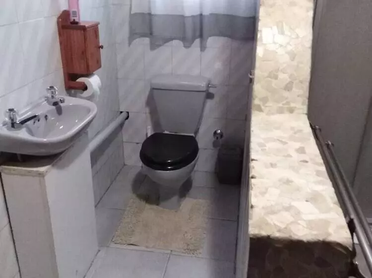 ペンション Khokha Moya Guesthouse
