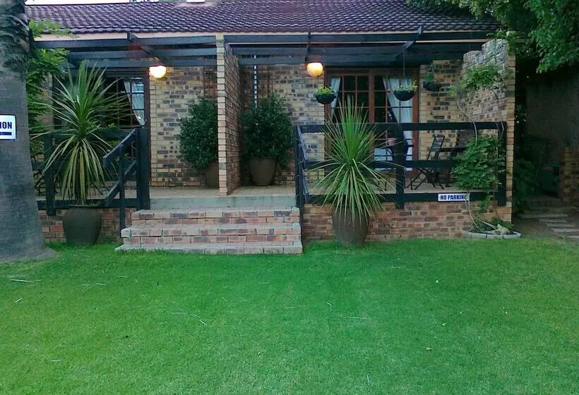 ペンション Khokha Moya Guesthouse