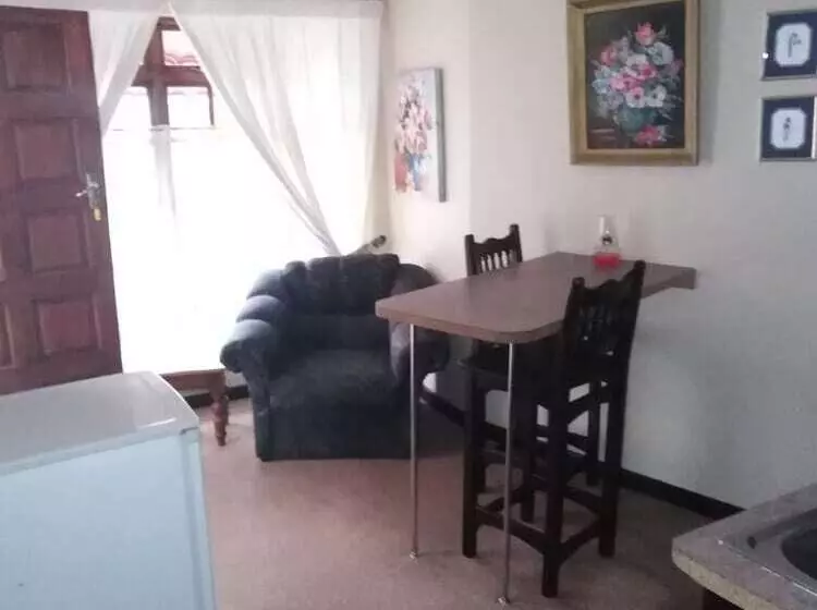 ペンション Khokha Moya Guesthouse