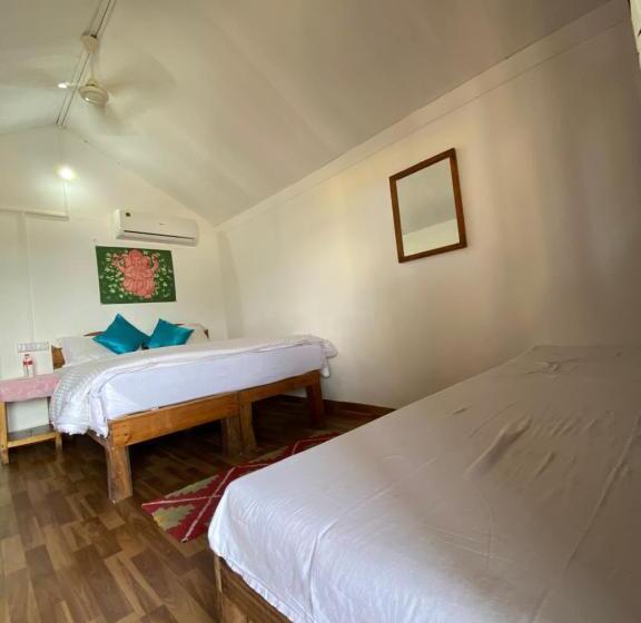 אתר נופש Omkar Beach Bungalow