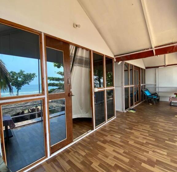 אתר נופש Omkar Beach Bungalow