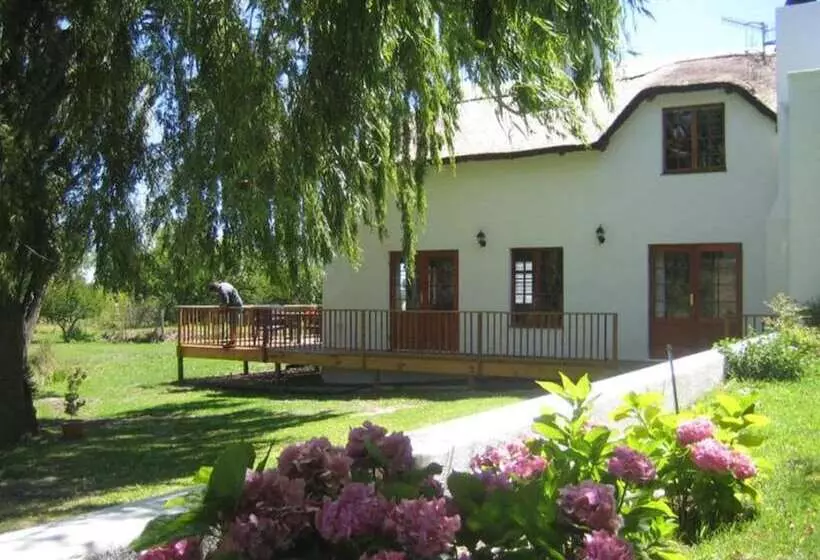 ペンション Acara Guesthouse & Cottages