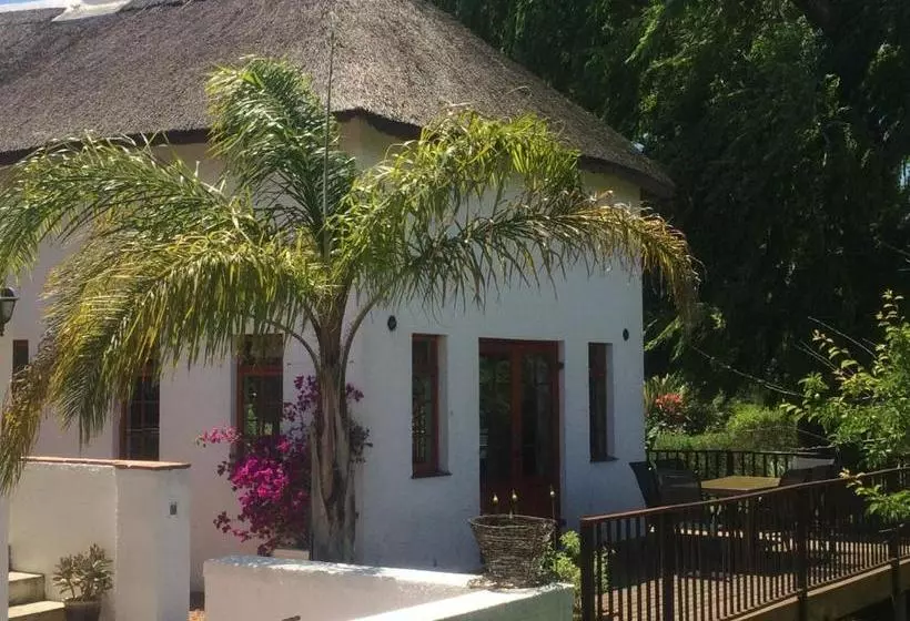 ペンション Acara Guesthouse & Cottages