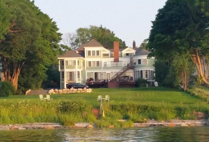 הוסטל Saltair Inn Waterfront B&b