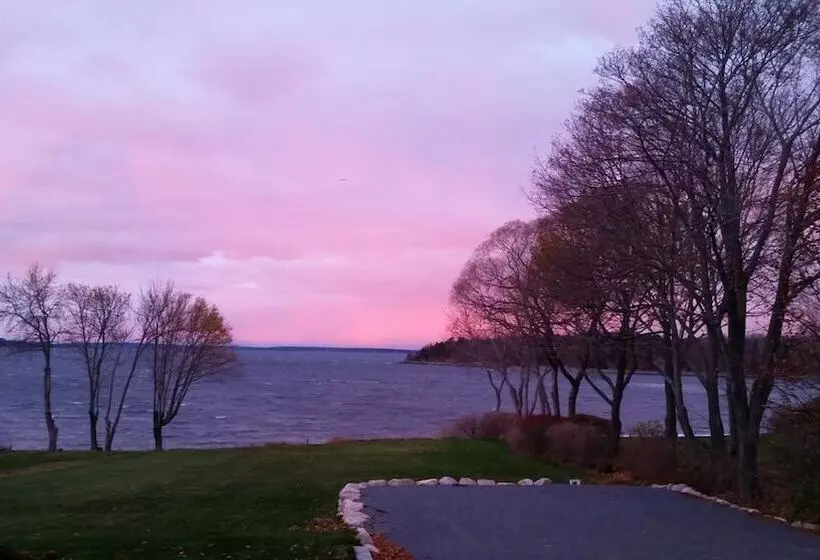 ユースホステル Saltair Inn Waterfront B&b