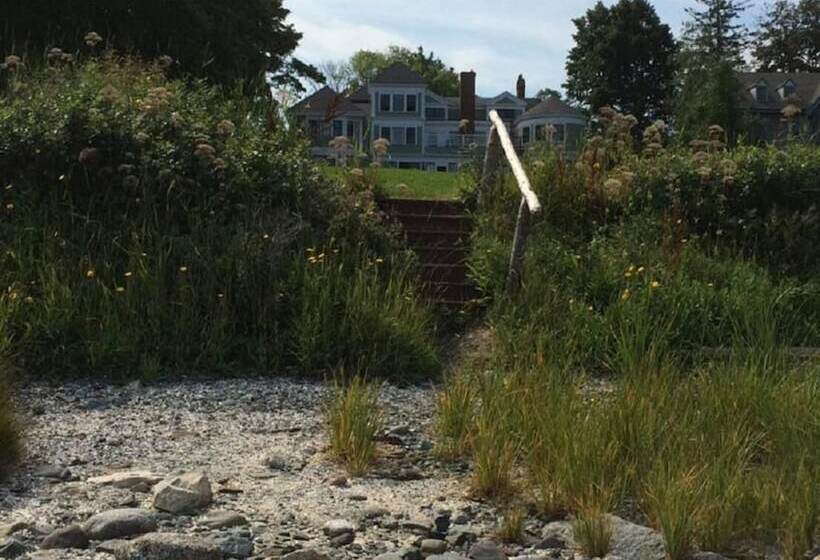 הוסטל Saltair Inn Waterfront B&b