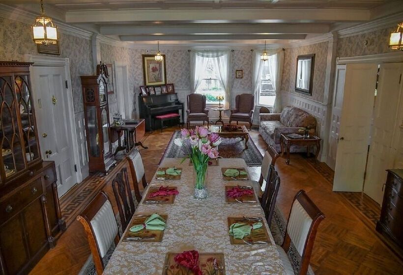 הוסטל Saltair Inn Waterfront B&b