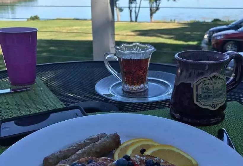 ユースホステル Saltair Inn Waterfront B&b
