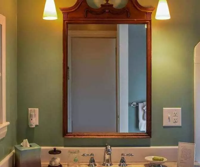ユースホステル Saltair Inn Waterfront B&b