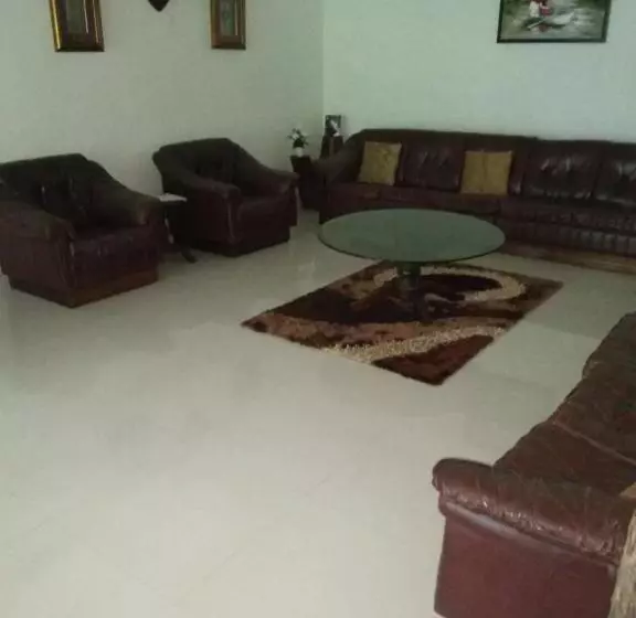 ホテル Kwality Estate