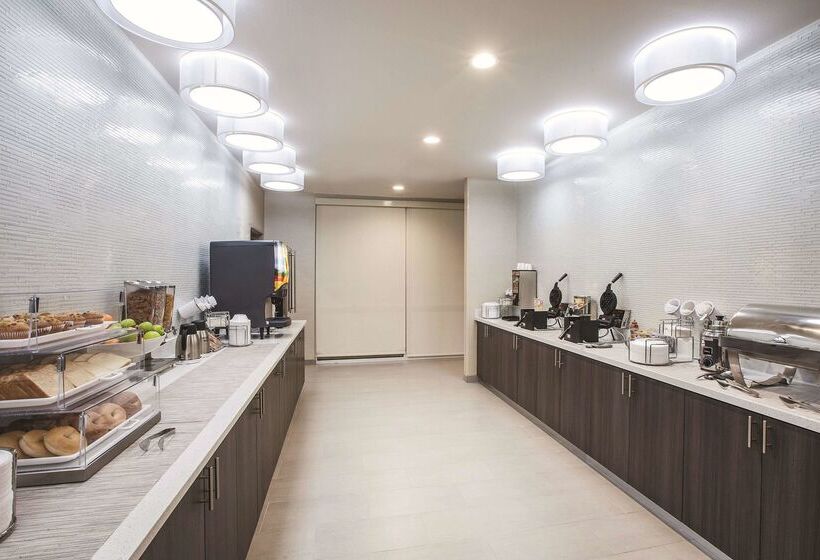 Отель La Quinta By Wyndham Dallas Northeast Arboretum