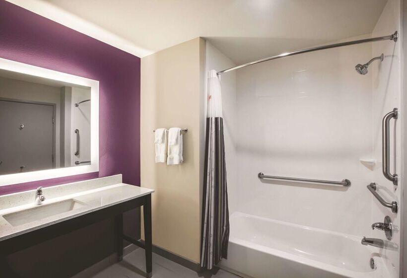 Отель La Quinta By Wyndham Dallas Northeast Arboretum