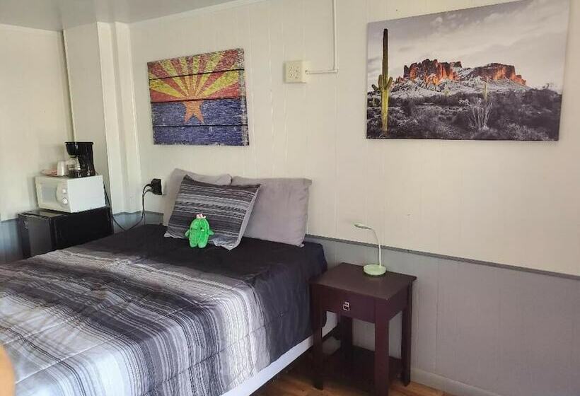 מוטל Brad's Desert Inn