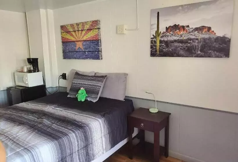 Motelli Brad's Desert Inn