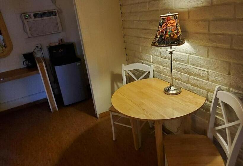 מוטל Brad's Desert Inn