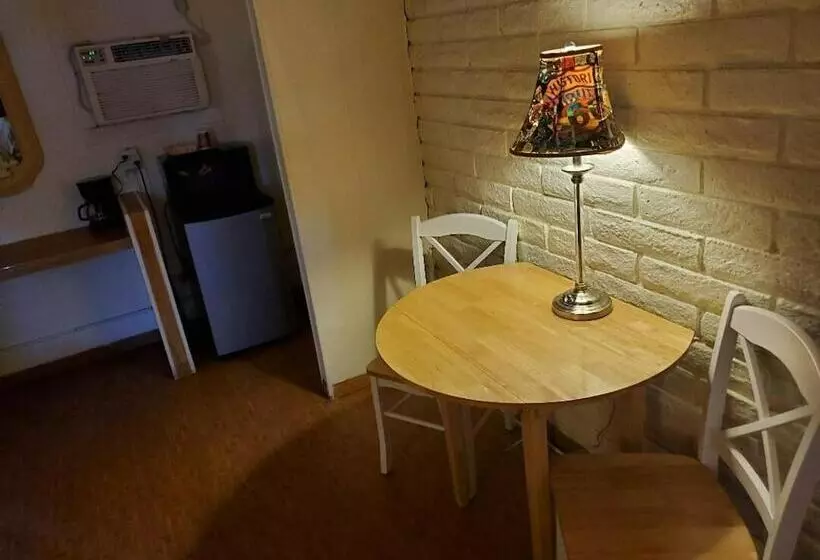 Motelli Brad's Desert Inn