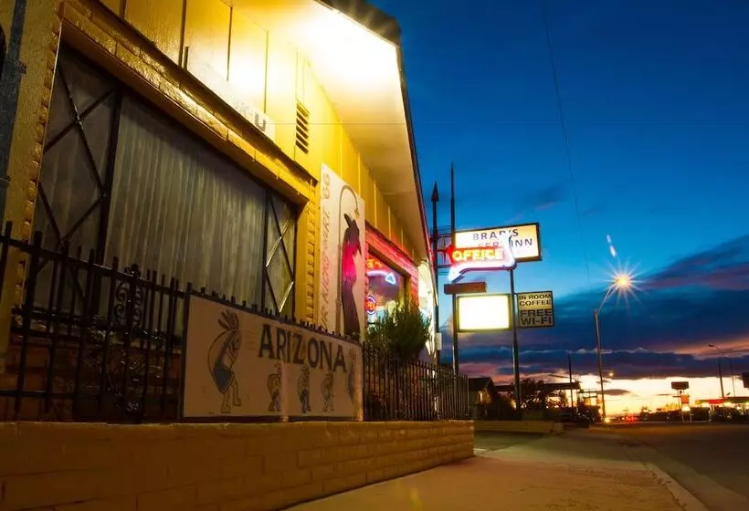 Motelli Brad's Desert Inn