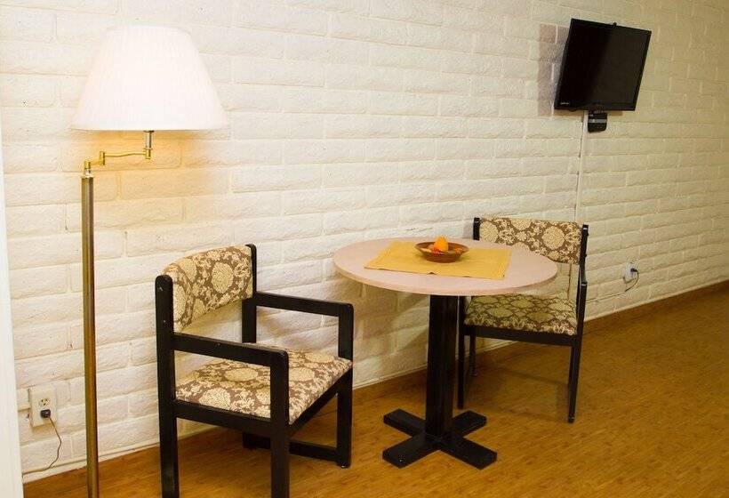 מוטל Brad's Desert Inn