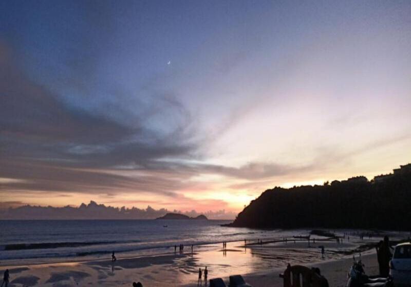 ペンション Leon Hide Out Guest House