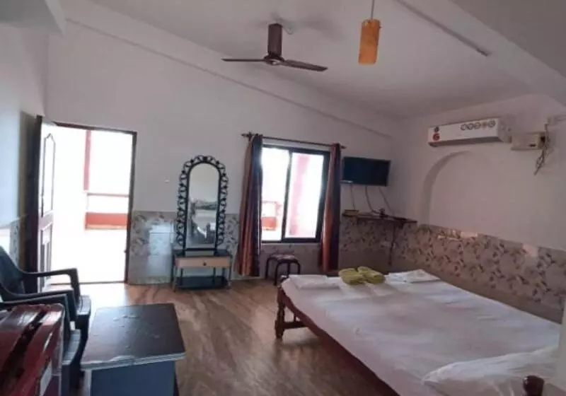 Majatalo Leon Hide Out Guest House