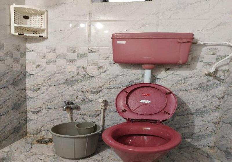 ペンション Leon Hide Out Guest House