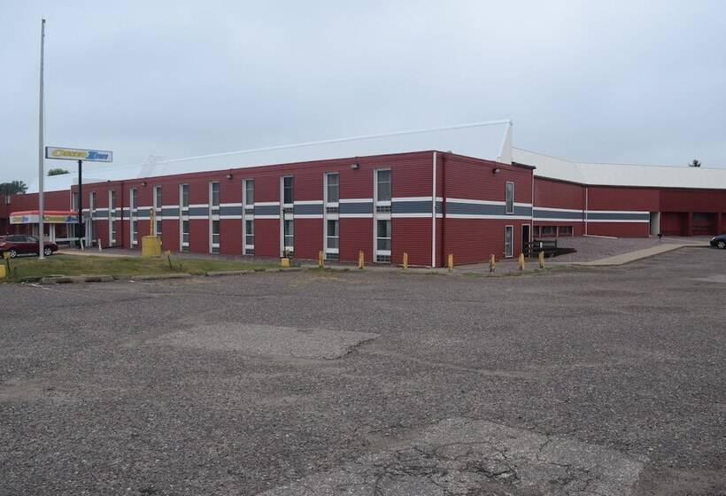 モーテル Osseo Inn