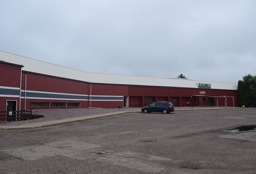 モーテル Osseo Inn