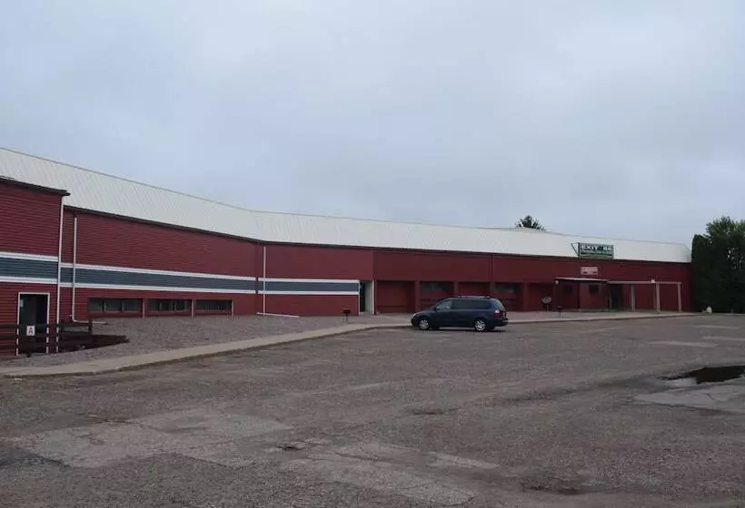 モーテル Osseo Inn