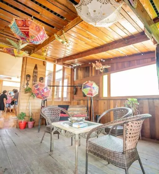 پانسیون Hostal Aloha Inn