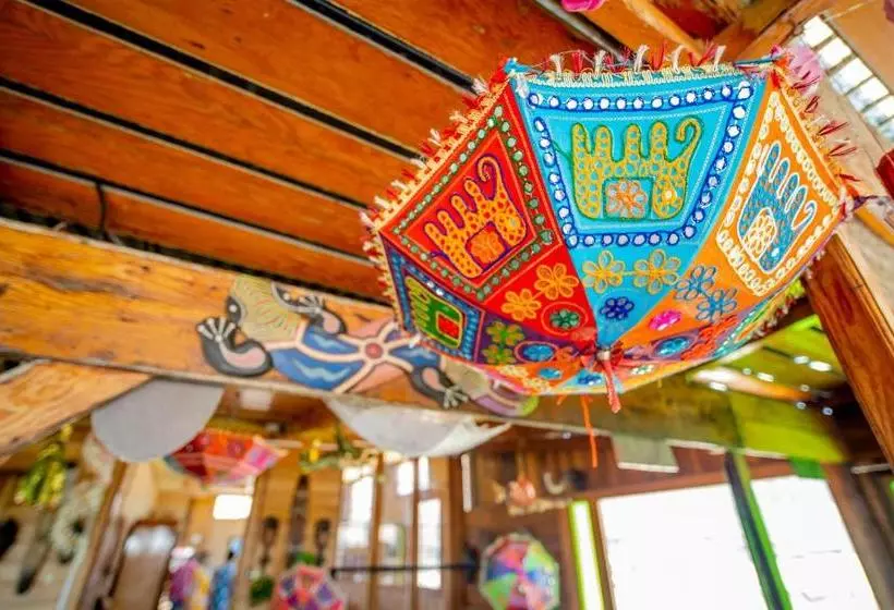 پانسیون Hostal Aloha Inn