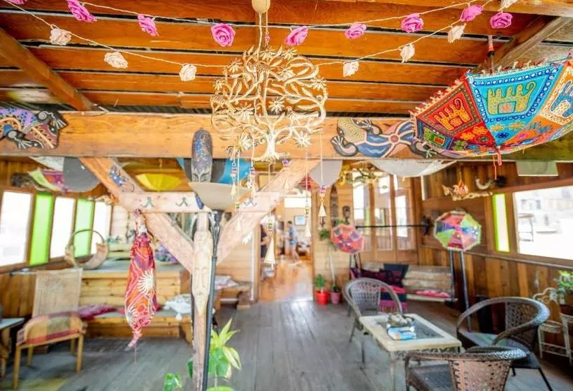 پانسیون Hostal Aloha Inn