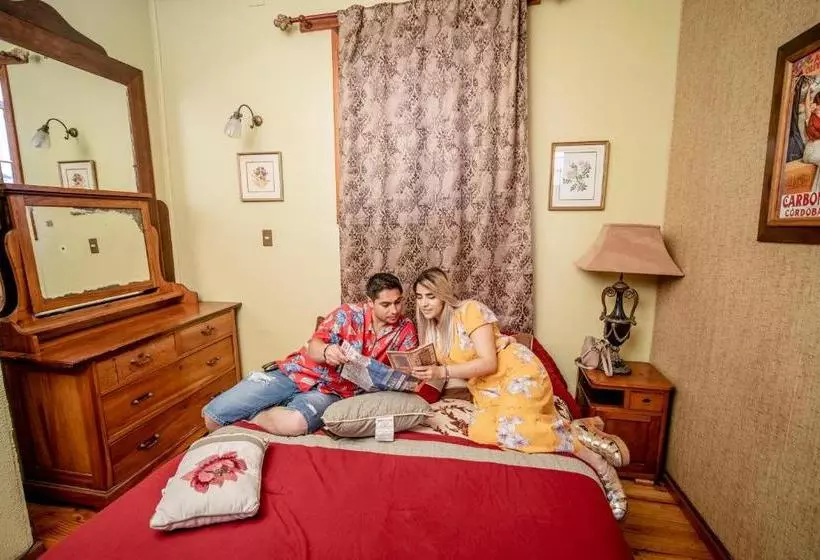 پانسیون Hostal Aloha Inn