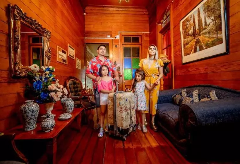 پانسیون Hostal Aloha Inn