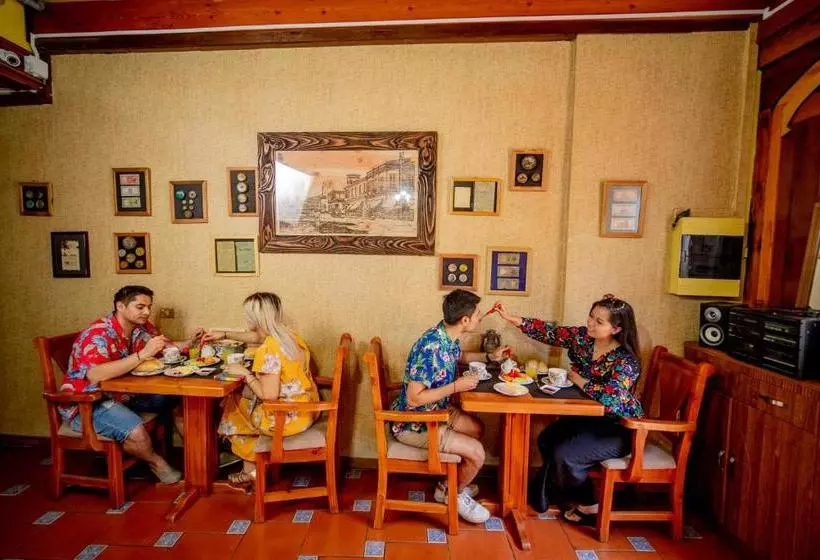 پانسیون Hostal Aloha Inn
