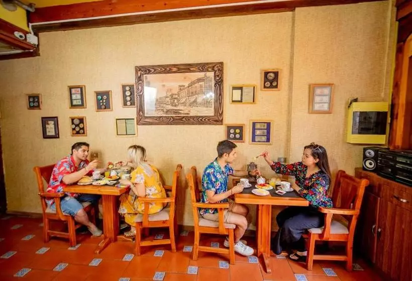 پانسیون Hostal Aloha Inn