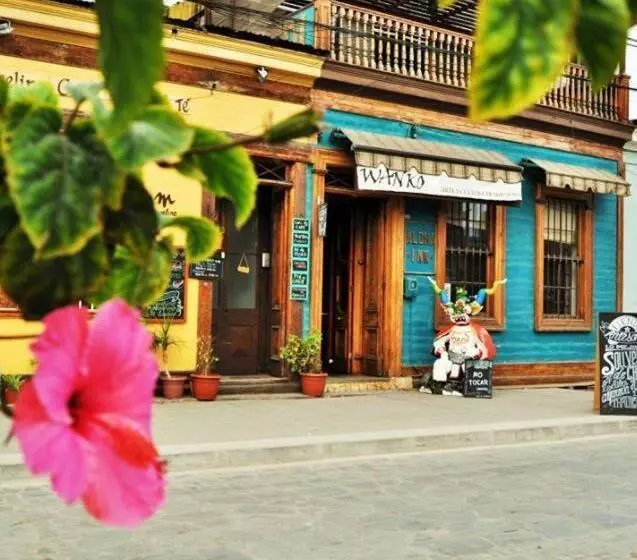پانسیون Hostal Aloha Inn