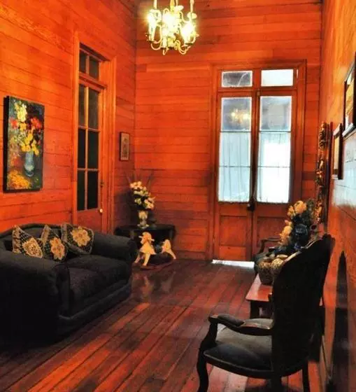 پانسیون Hostal Aloha Inn