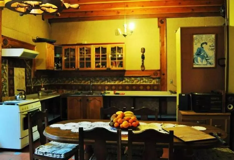 پانسیون Hostal Aloha Inn