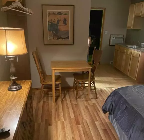 Michael Dee's Motel