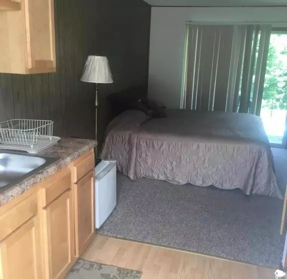 Michael Dee's Motel