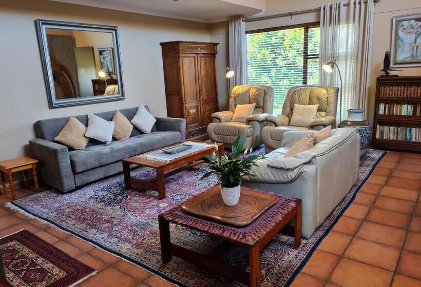 Pensionat Kaya Cabhozi At 306 On Heightsroad