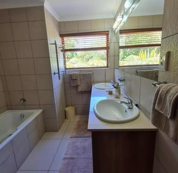 Majatalo Kaya Cabhozi At 306 On Heightsroad