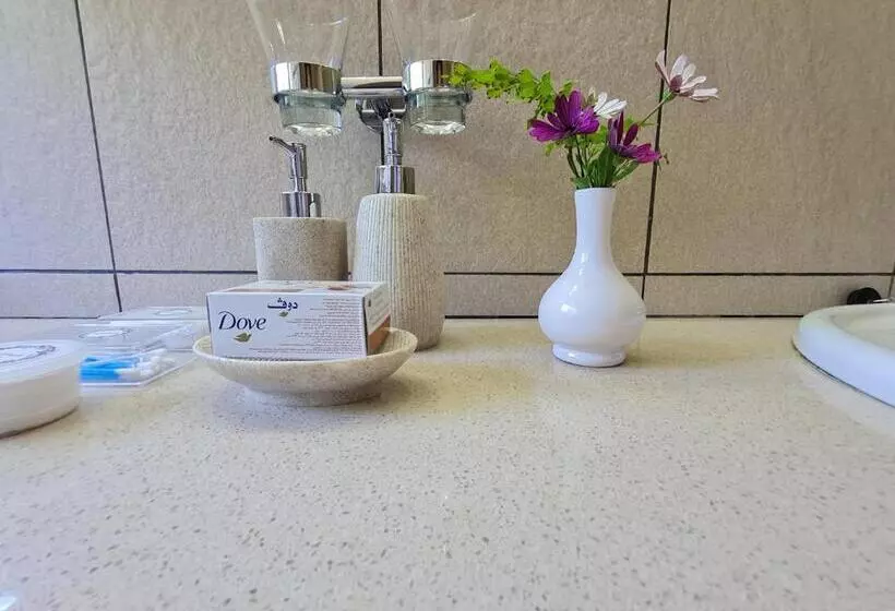 Majatalo Kaya Cabhozi At 306 On Heightsroad