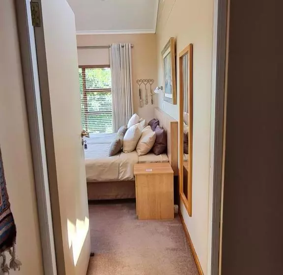 Majatalo Kaya Cabhozi At 306 On Heightsroad