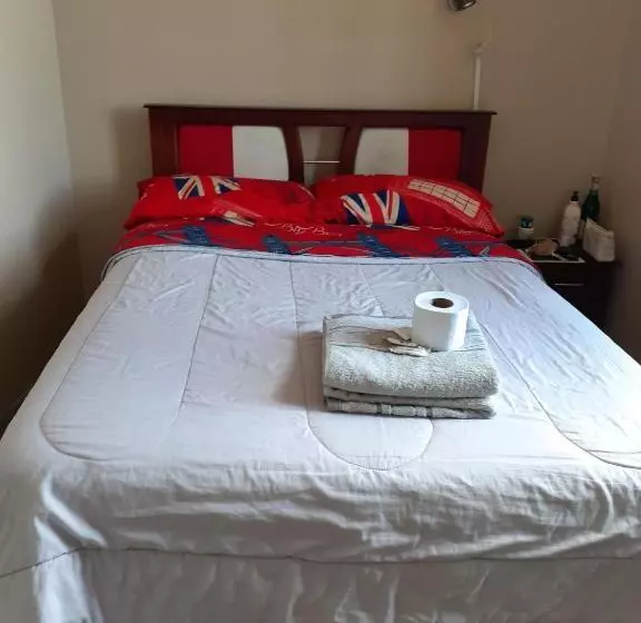ユースホステル Hostal Mediodia