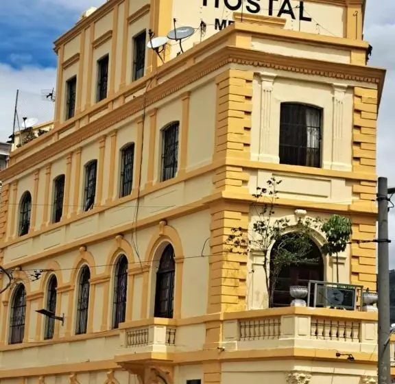 ユースホステル Hostal Mediodia