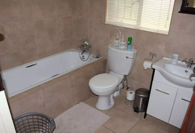 ペンション Four Seasons Guesthouses